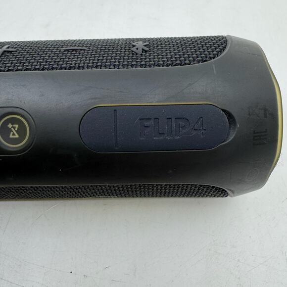 JBL Flip 4 Bluetooth Speaker in Black - Picture 6 of 7